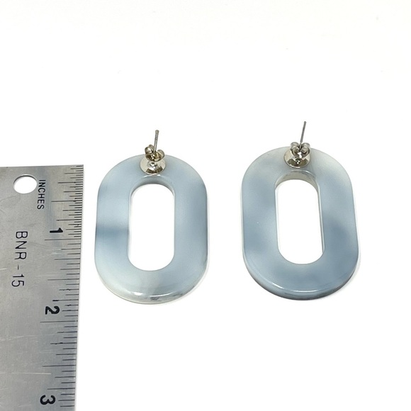 New Anthropologie Gray Link Resin Earrings - Picture 3 of 4